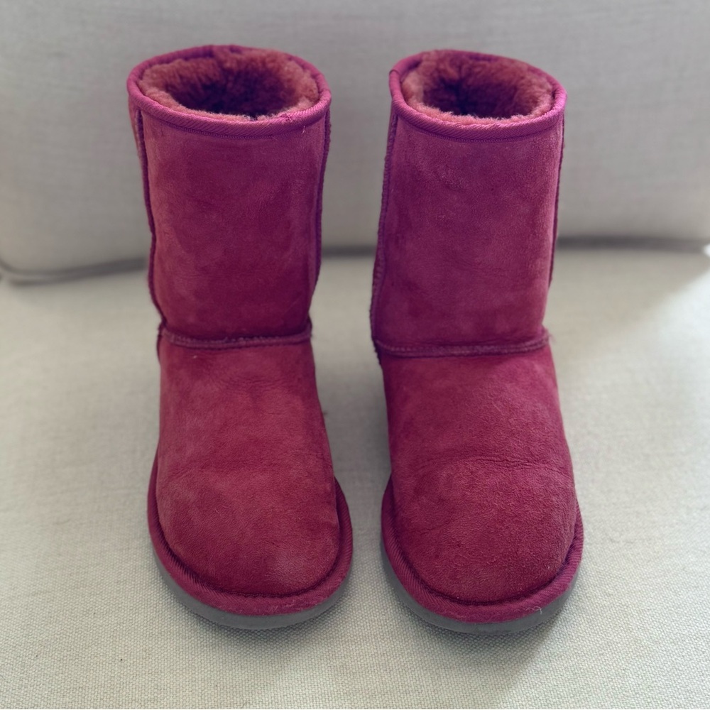 UGG CLASSIC SHORT FUCHSIA BOOTS